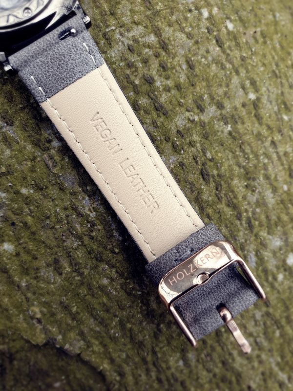 Holzkern Watch